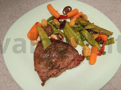 Kvapnus jautienos steikas su Karibų daržovių garnyru pagrindine nuotrauka