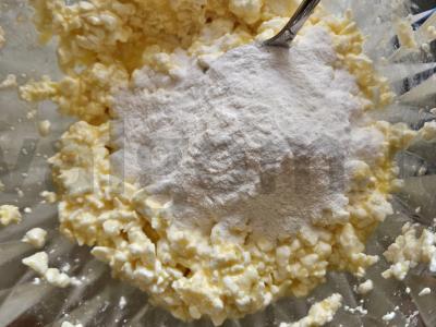 Varškės apkepas su uogų sluoksniu Žingsnis 1