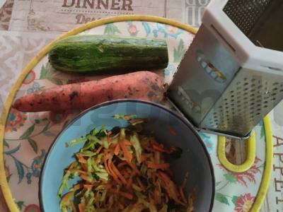 Kepti vamzdeliai su dešrelėmis, sūriu ir daržovėmis Žingsnis 1