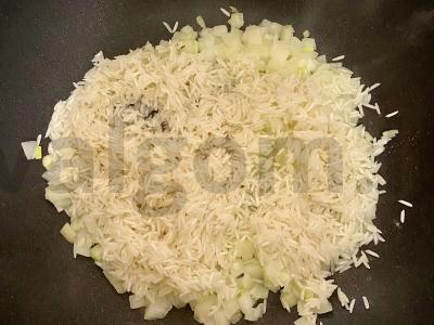 Basmati ryžiai su svogūnais ir plovo prieskoniu Žingsnis 2