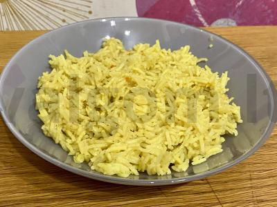 Basmati ryžiai su svogūnais ir plovo prieskoniu pagrindine nuotrauka