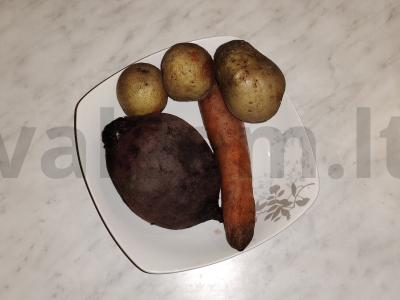 Sluoksniuotas salotas „Skumbrija po kailiu“ Žingsnis 1