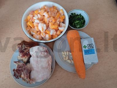 Moliūgų kremas su rūkytais mėsos gaminiais Žingsnis 1