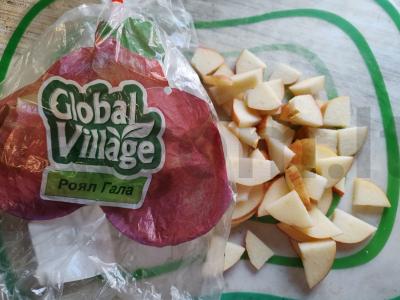 Vištienos kaklai, kepti orkaitėje su daržovėmis ir obuoliais Žingsnis 1