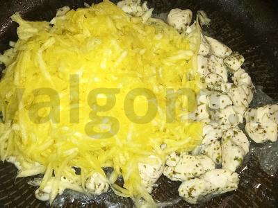 Spagečiai su vištienos filė lečo padaže su cukinija Žingsnis 5