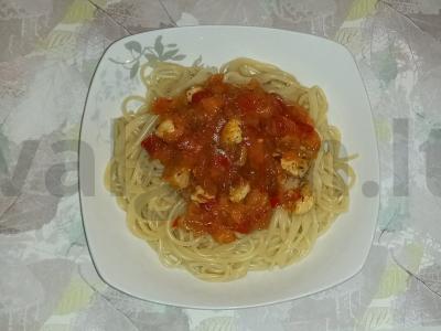 Spagečiai su vištienos filė lečo padaže su cukinija pagrindine nuotrauka