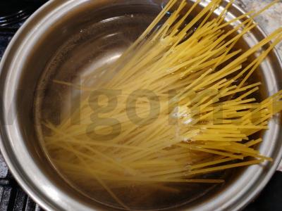 Azijietiški šimidži grybai su spagečiais Žingsnis 1