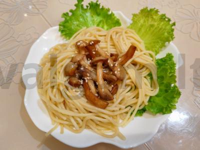 Azijietiški šimidži grybai su spagečiais Žingsnis 14