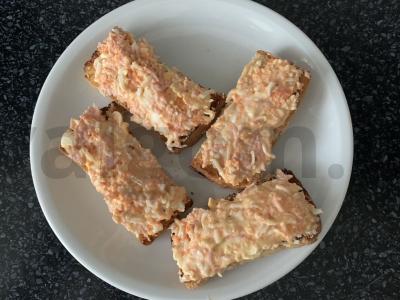 Užkandžių sumuštiniai su dešrelėmis ir lydytu sūriu Žingsnis 9