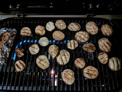 Grilio salotas su keptais pipirais Žingsnis 2