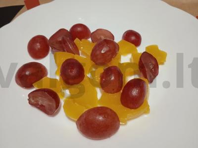 Vaisių salotos su konservuotais persikais „Naujametinis“ Žingsnis 2