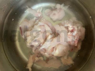 Vištienos krūtinėlės sriuba su konservuotais žirneliais Žingsnis 1