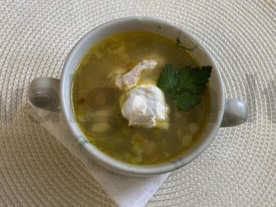 Vištienos krūtinėlės sriuba su konservuotais žirneliais pagrindine nuotrauka