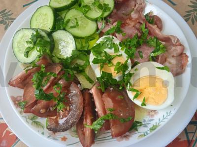 Kuskuso, bekono ir daržovių dubuo pagrindine nuotrauka