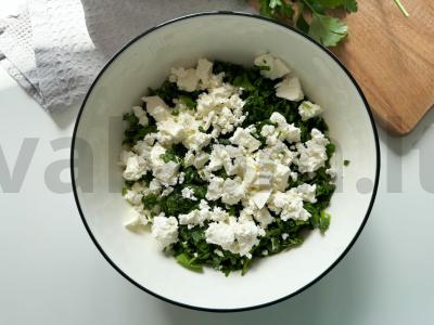 Kutaibai su žolelėmis ir feta sūriu Žingsnis 1
