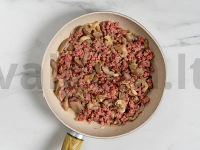 Faršas su grybais keptuvėje Žingsnis 6