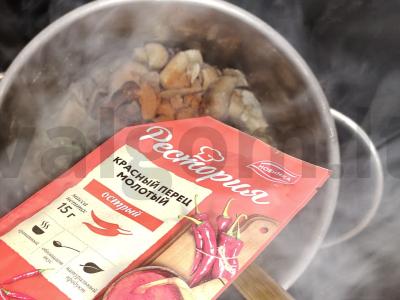 Baltųjų grybų sriuba su žalia karčioji pasta Žingsnis 3