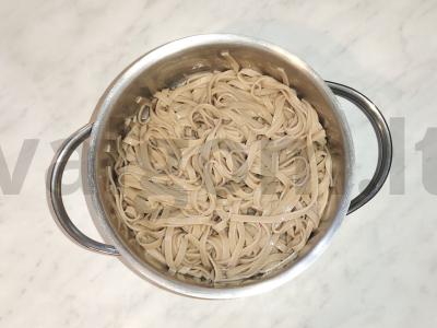 Baltųjų grybų sriuba su žalia karčioji pasta Žingsnis 6