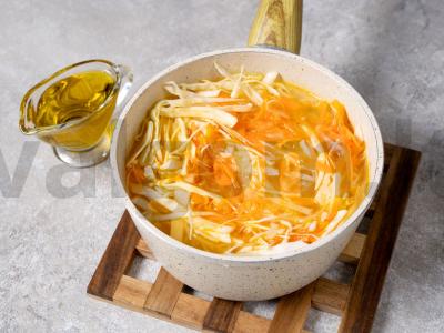 Šviežias kopūstų salotas su morkomis Žingsnis 7