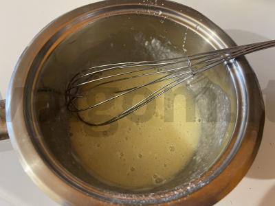 Švelnus užvirintas kremas su kondensuotu pienu Žingsnis 2