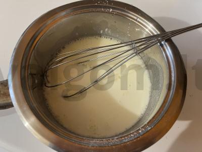 Švelnus užvirintas kremas su kondensuotu pienu Žingsnis 3