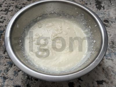 Švelnus užvirintas kremas su kondensuotu pienu pagrindine nuotrauka