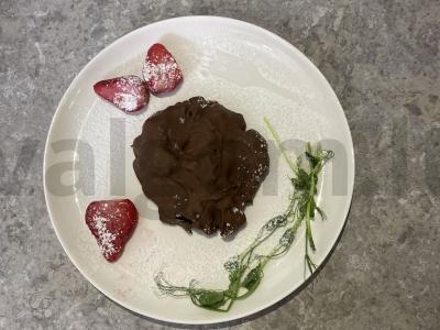 Desertas su granatais pagrindine nuotrauka