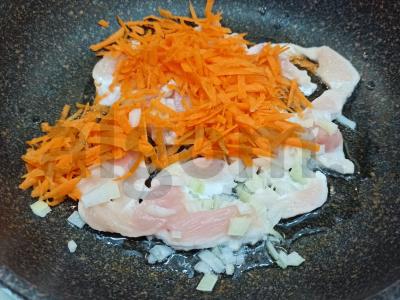 Makaronai su vištiena pomidorų padaže Žingsnis 1