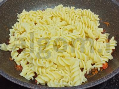 Makaronai su vištiena pomidorų padaže Žingsnis 6