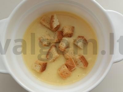 Grietinėlės sriuba su grietinėle pagrindine nuotrauka