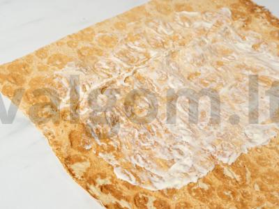 Tortilija su krabų lazdelėmis ir kiaušiniu Žingsnis 3