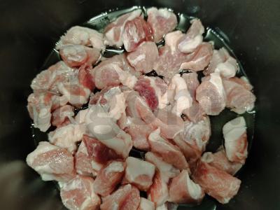 Birus ir kvapnus plovas lėtoje viryklėje Žingsnis 1