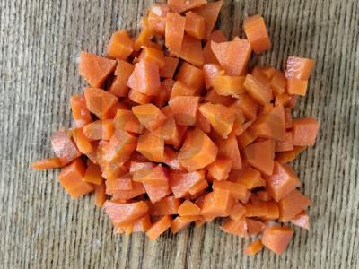 Vinegretas su raudonuoju bulviu ir raugintais kopūstais Žingsnis 1