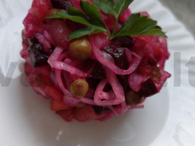 Vinegretas su raudonuoju bulviu ir raugintais kopūstais Žingsnis 7