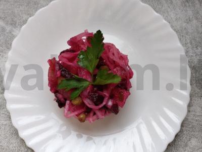 Vinegretas su raudonuoju bulviu ir raugintais kopūstais pagrindine nuotrauka