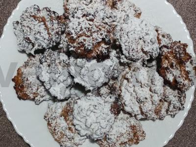 Naudingos sausainiai su obuoliu ir riešutais pagrindine nuotrauka