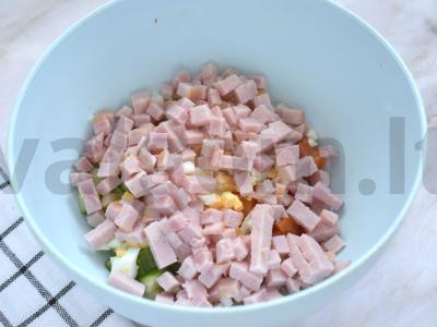 Olivje salotos su kumpiu be bulvių Žingsnis 3