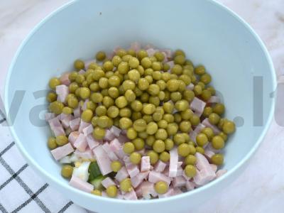 Olivje salotos su kumpiu be bulvių Žingsnis 4