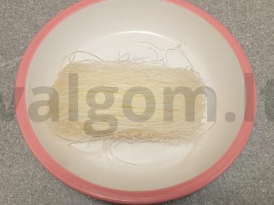 Aštrus funčozas su krevetėmis ir enoki grybais Žingsnis 1