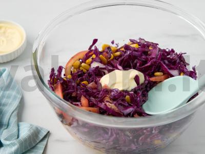 Raudonosios kopūstų salotos su majonezu Žingsnis 6