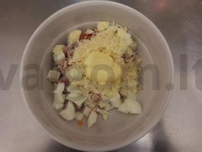 Salotas su švelnia kumpine, kiaušiniu ir sūriu Žingsnis 5