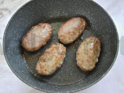 Kotletai pomidorų-majonezo padaže orkaitėje Žingsnis 1