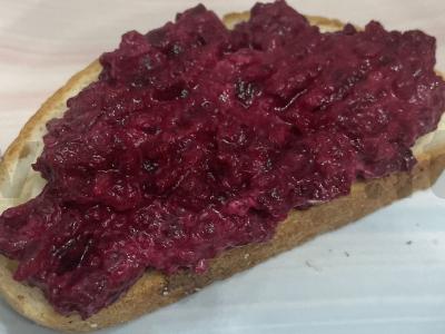 Burokėlių užtepas su varškės sūriu pagrindine nuotrauka