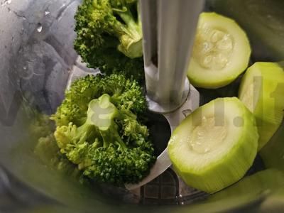 Daržovių kotletai iš brokolių ir cukinijų su sūriu Žingsnis 2