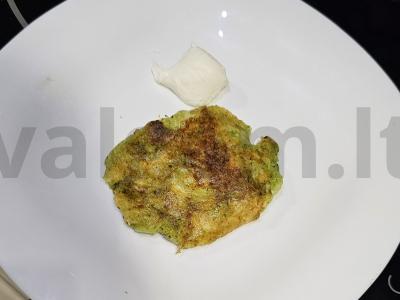 Daržovių kotletai iš brokolių ir cukinijų su sūriu pagrindine nuotrauka