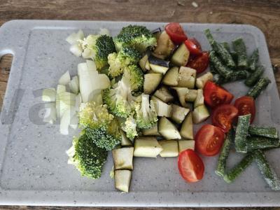 Vištiena ant grotelių su daržovėmis ir makaronais Žingsnis 7