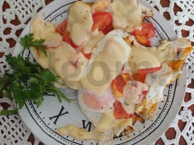 Kiaušinienė su pomidorais ir sūriu pagrindine nuotrauka