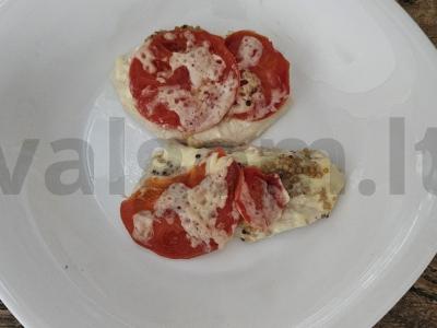 Vištienos kotletai po sūrio ir pomidorų kepure Žingsnis 9