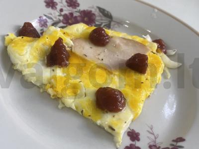 Omletas su paukštienos mėsos ritinėliu pagrindine nuotrauka