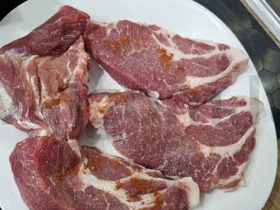 Keptas steikas su rozmarinu ir pomidorų spagečiais Žingsnis 1